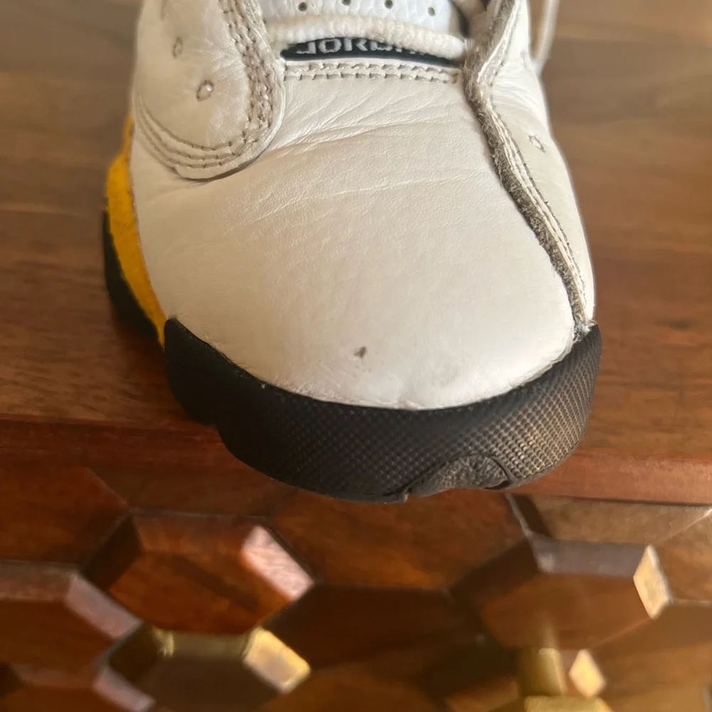 Kids Jordan Retro 13 White/Yellow Size 3.5Y - Picture 11 of 12